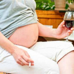 Gebeliğin İlk 3 Ayında Sigara ve Alkol Düşüğe Yol Açar