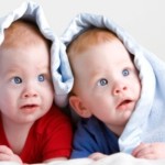 İkiz Bebekler Nasıl Emzirilir?