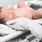 Bebek İlk Ayında Ne Kadar Kilo Almalı?