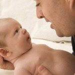 Bebeğin konuşmayı sökmesi için aileler ne yapmalı ?