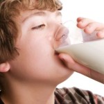 Çocuğunuza Uykudan Önce Süt İçirmeyin