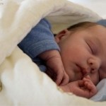 Yeni doğan bebek ne kadar uyumalı ?